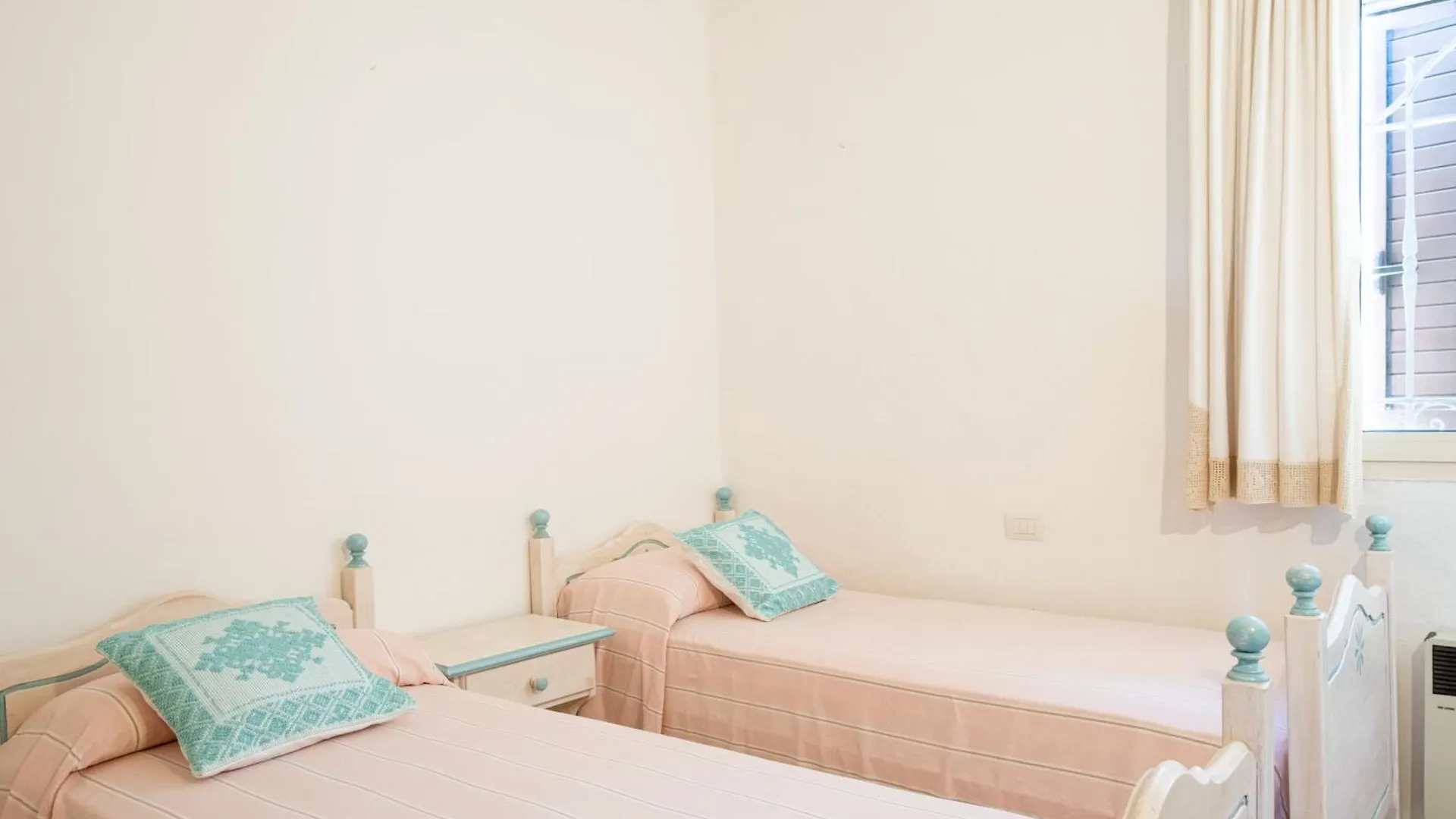 Villa Baja Sardinia Con Piscina E Vista 0*,  이탈리아